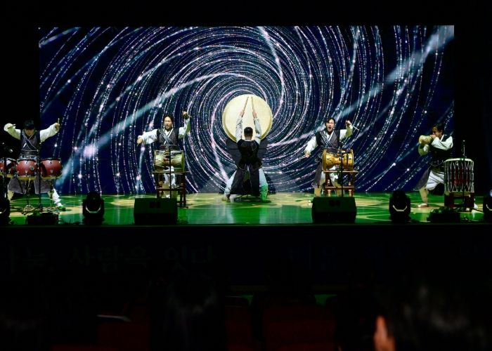 지난 9월 15일 장성아카데미 30주년 기념 공연을 맡은 '빛춤타'. 장성군 제공