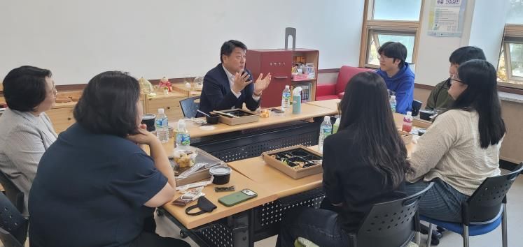학교 밖 청소년과의 도시락 간담회 사진
