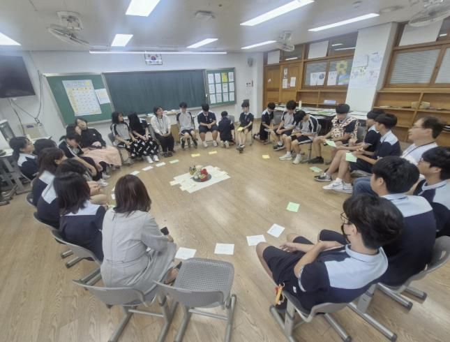 ‘밝은학교문화 만들기’프로그램에 참여 중인 학생들