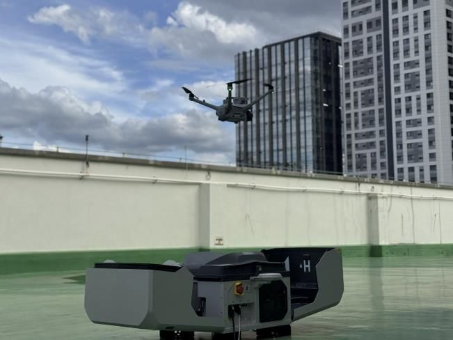 무인 자율비행 시스템 드론 스테이션과 드론 사진