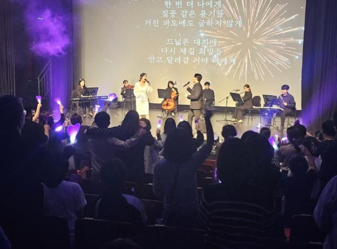 영덕군보건소가 예비 부모를 위해 마련한 힐링음악회 모습.