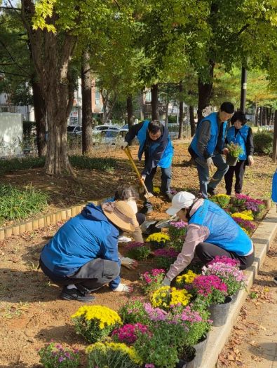 고양시 정발산동, 가을맞이 초화식재 행사 개최