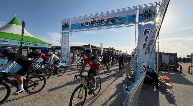 지난 25일 소호요트마리나 일원에서 열린 ‘2025 섬섬여수 그란폰도’가 전국 자전거 동호인 2천여 명이 참여한 가운데 성황리에 마무리됐다.