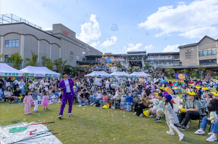 2025 광양야외도서관 「공원애愛서書」 성료 - 도서관과(야외도서관 현장)