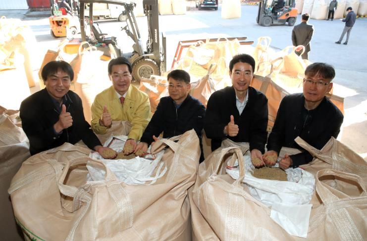 권익현 부안군수, 공공비축미 수매 현장 방문 농가 격려