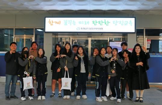 당진교육지원청, 송악중 사회참여학생동아리와 함께 지역사회 활동 담은 ‘작은 사진전’ 개최