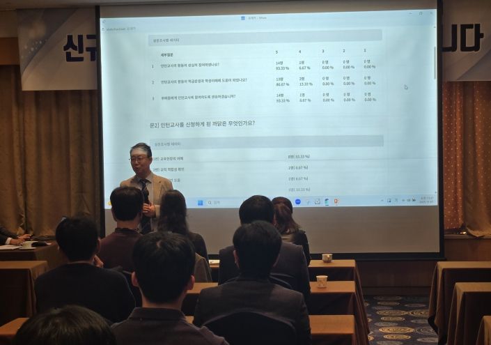 장기중 청계북초 교장이 특강을 진행하고 있다.