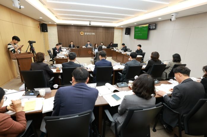 서철모 서구청장이 가장동 복합커뮤니티센터 건립 현장을 방문하고 있다