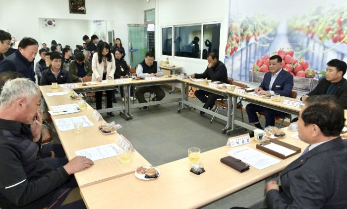 딸기 병해 예방 위해 미생물제 지원