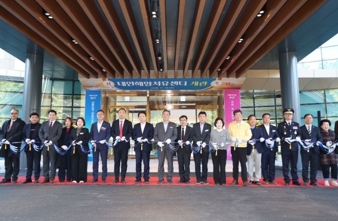 12일 남면에서 진행된 태안해양치유센터 개관식 모습 / 해양치유센터 모습.