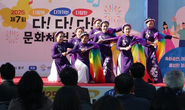 ‘다다다 문화체험 축제’에서 주민들이 다양한 체험 프로그램에 참여하고 있는 모습