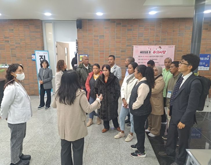 포항시는 17일 동티모르 감염병 관리 주요기관 실무진과 동국대학교 의과대학 관계자 등 20여 명이 남구보건소를 방문해 감염병 대응 현장을 견학했다고 밝혔다.