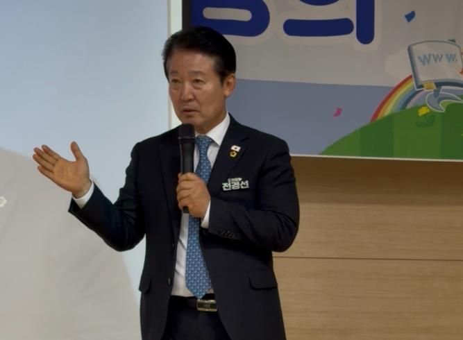 전경선 전남도의원이 27일 목포시노인회관에서 ‘행복한 노후, 전남이 함께합니다’ 주제로 강의를 진행했다