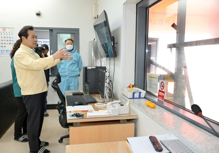 거점소독시설 방문해 축산차량 소독실태 확인 및 근무자 격려