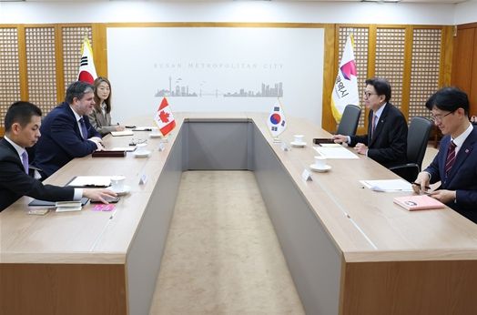 박형준 시장, 필립 라포튠 주한캐나다대사 접견