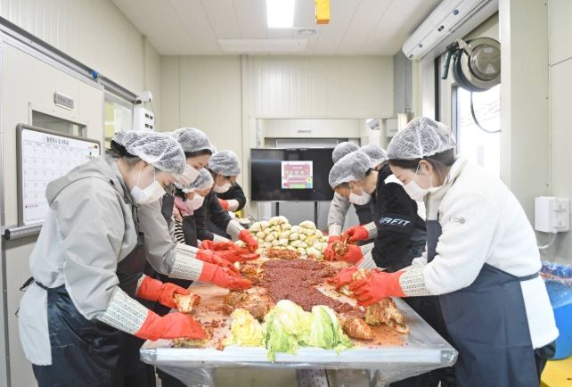 청도군정신건강복지센터, 직업재활농작물로 ‘따뜻한 김장 나눔 행사’