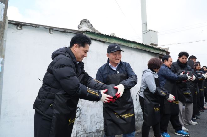 제주시,‘사랑의 연탄’나눔으로 취약계층 겨울나기 지원