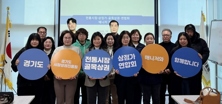 경상원 북부총괄센터가 매니저 초청 정담회를 열고 단체 기념촬영을 했다.