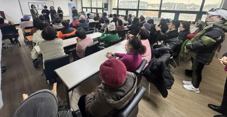 성인문해교육의 모범, 충주열린학교, 성인학습자와 함께한 2025년 알찬 교육성과 결실