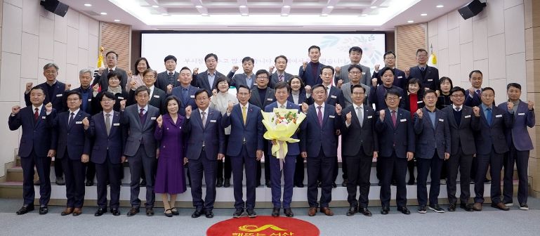 12월 31일 시청 대회의실에서 열린 제17대 서산시 부시장 이임식