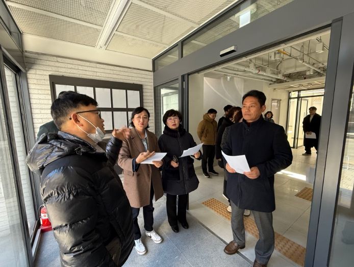 대전 중구의회 사회도시위원회가 평생학습관 이전 예정지를 점검하고 있다.(2026. 1. 8.)