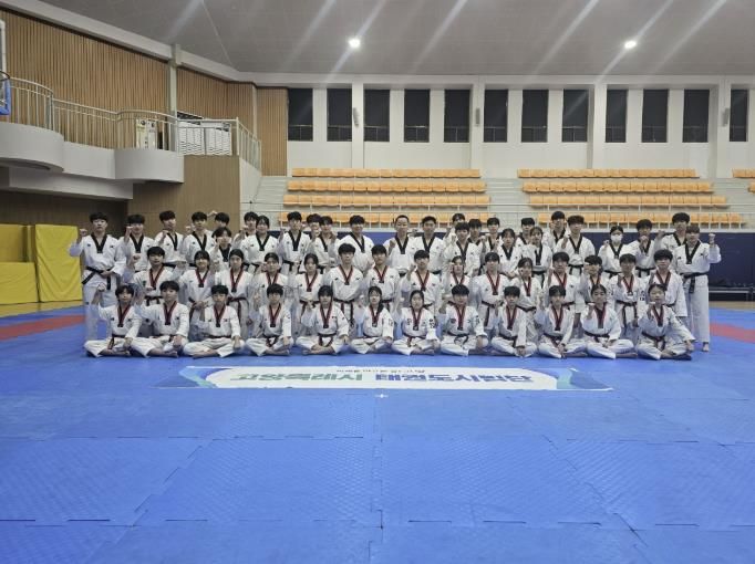 고양특례시 태권도시범단 기념촬영