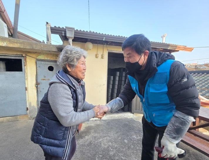 동해시시설관리공단, 취약계층 지원 연탄 나눔 봉사