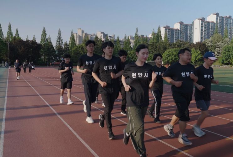 1. 천안시장애인체육회가 육상교실을 진행하고 있다.