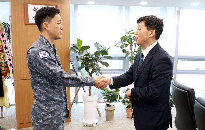 충남도-해군 충남함 협력 방안 논의