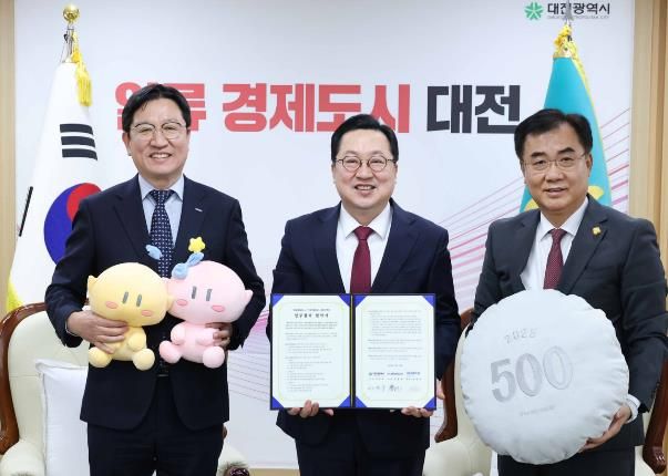 사진 왼쪽부터 성창훈 한국조폐공사 사장, 이장우 대전시장, 김용원 대전관광공사 사장