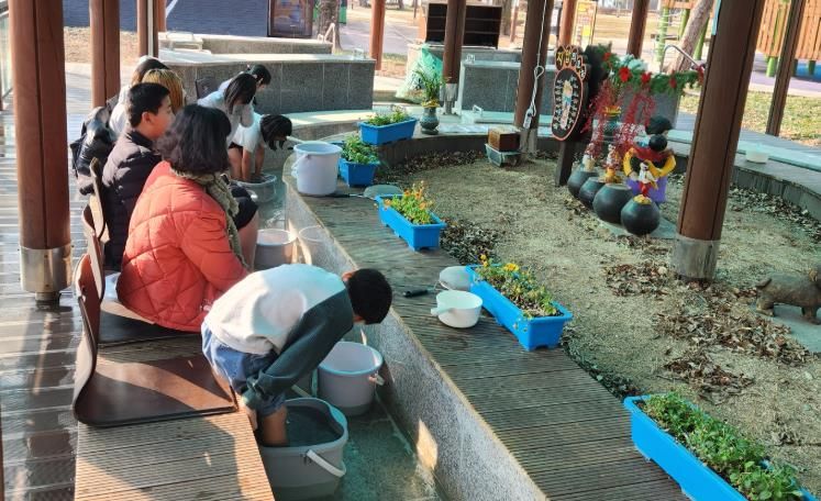 해남군 “족욕으로 피로 풀어요” 서림공원 족욕장 인기