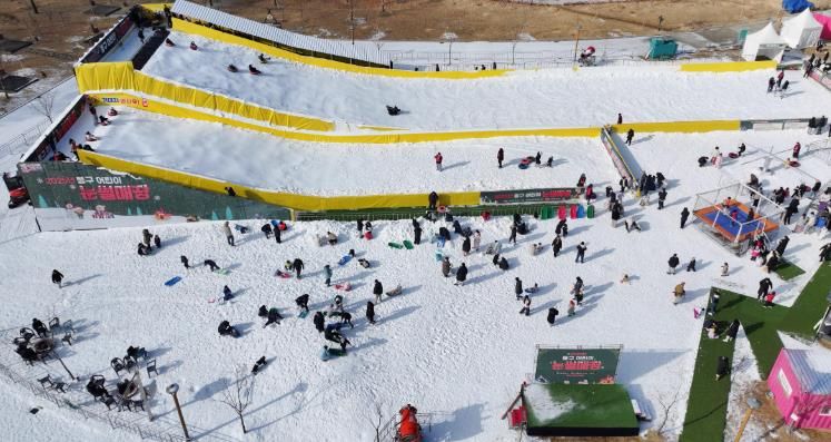 상소문화공원 어린이 눈썰매장 이용 모습