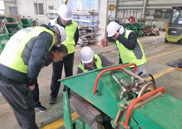 농부산물 불법 소각 근절… 파쇄 근로자 안전교육 실시