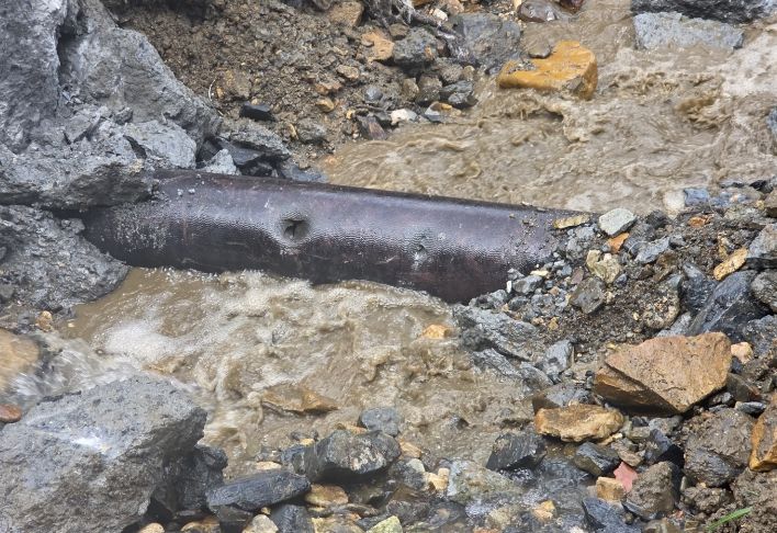 상수도 손괴 모습