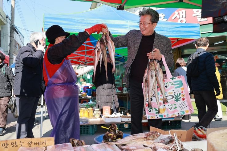 9일 유성시장에서 진행된 장보기 행사