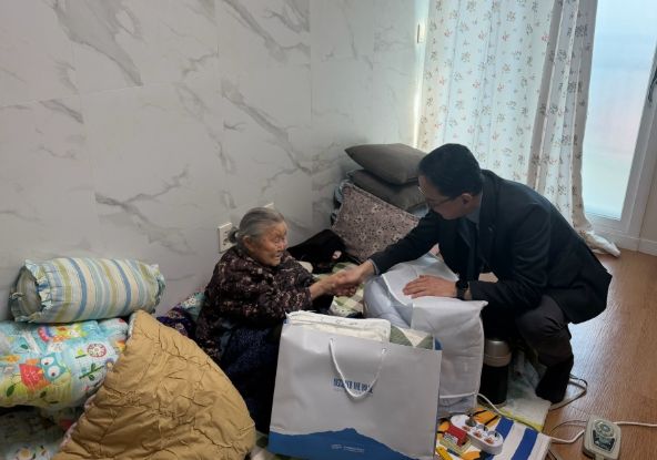 따뜻함 담긴 방한용품 전달