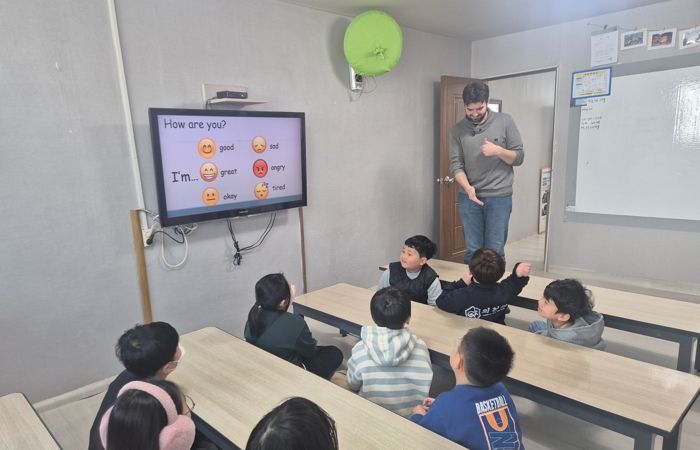 국제교육원, 영어 교육격차 해소 위한 '감동영어교실' 운영