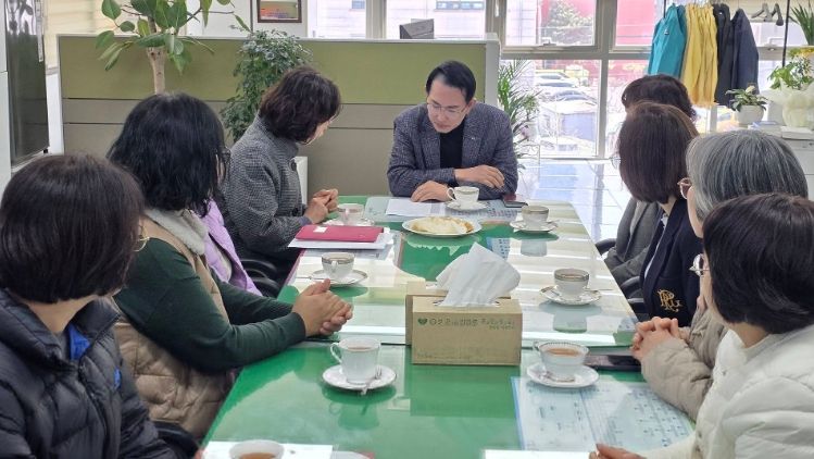 이완섭 서산시장이 16일 서산시보건소를 찾아 근무자를 격려했다.