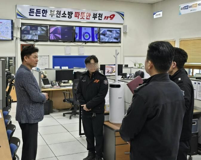 부천소방서에서 비상근무를 이어가는 소방대원을 격려했다.