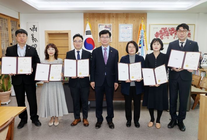 2025년 하반기 적극행정 우수공무원 6명 선발!