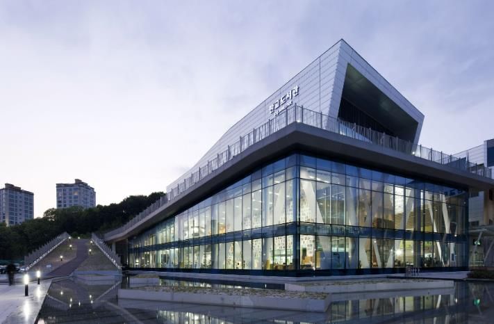 판교도서관-전경