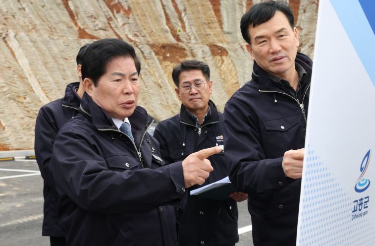 ‘거금 적대봉 생태탐방로’ 조성 현장점검