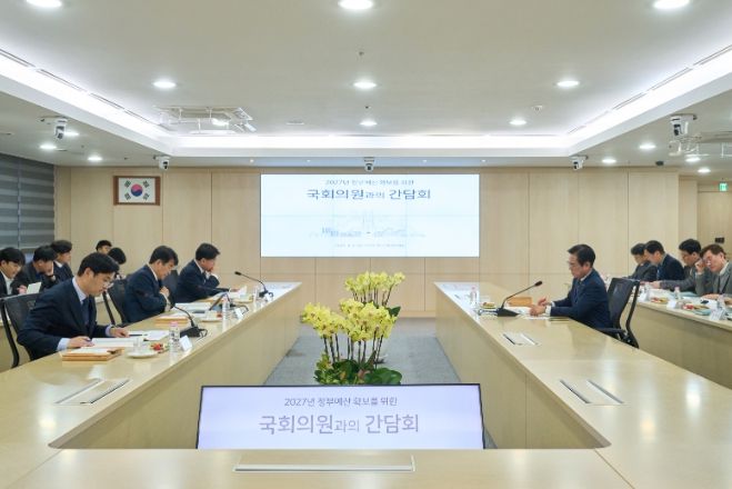 천안시는 6일 시청 중회의실에서 2027년 정부예산 확보를 위한 국회의원 간담회를 개최했다.