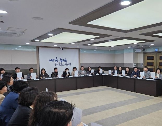 쓰레기 분리배출 실천 서약에 동참한 은평구 간부 공무원들