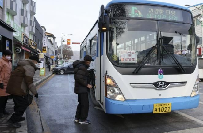 단양 버스를 이용하는 어르신들