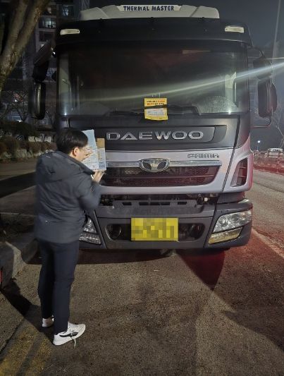 대형차량 불법 밤샘주차 단속 모습