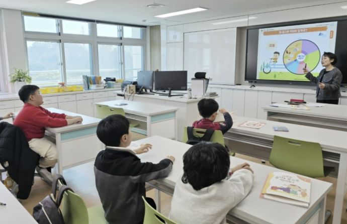 20일 개강한 ‘건강한 돌봄놀이터’ 수업 모습.