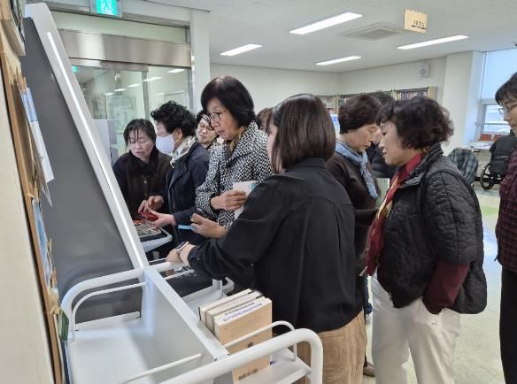 당진도서관, 스마트폰 배우고 큰글자 도서로 마음 채워요