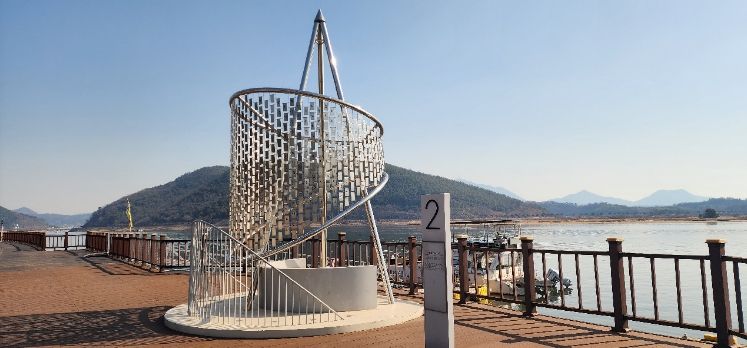 광양시, 망덕포구 ‘별빛나길’…봄철 문학 산책로로 주목