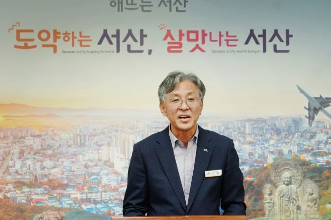 유청 서산시 자원순환과장이 3일 시청 브리핑룸에서 종량제 봉투 수급 안정화 대책에 대해 설명했다.